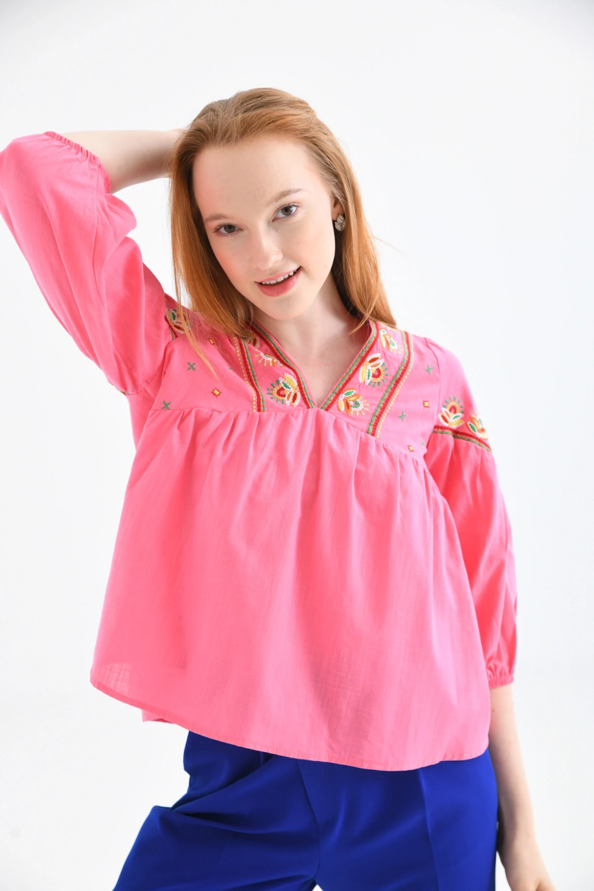 V Yaka Nakış Detaylı Salaş Dokuma Bluz