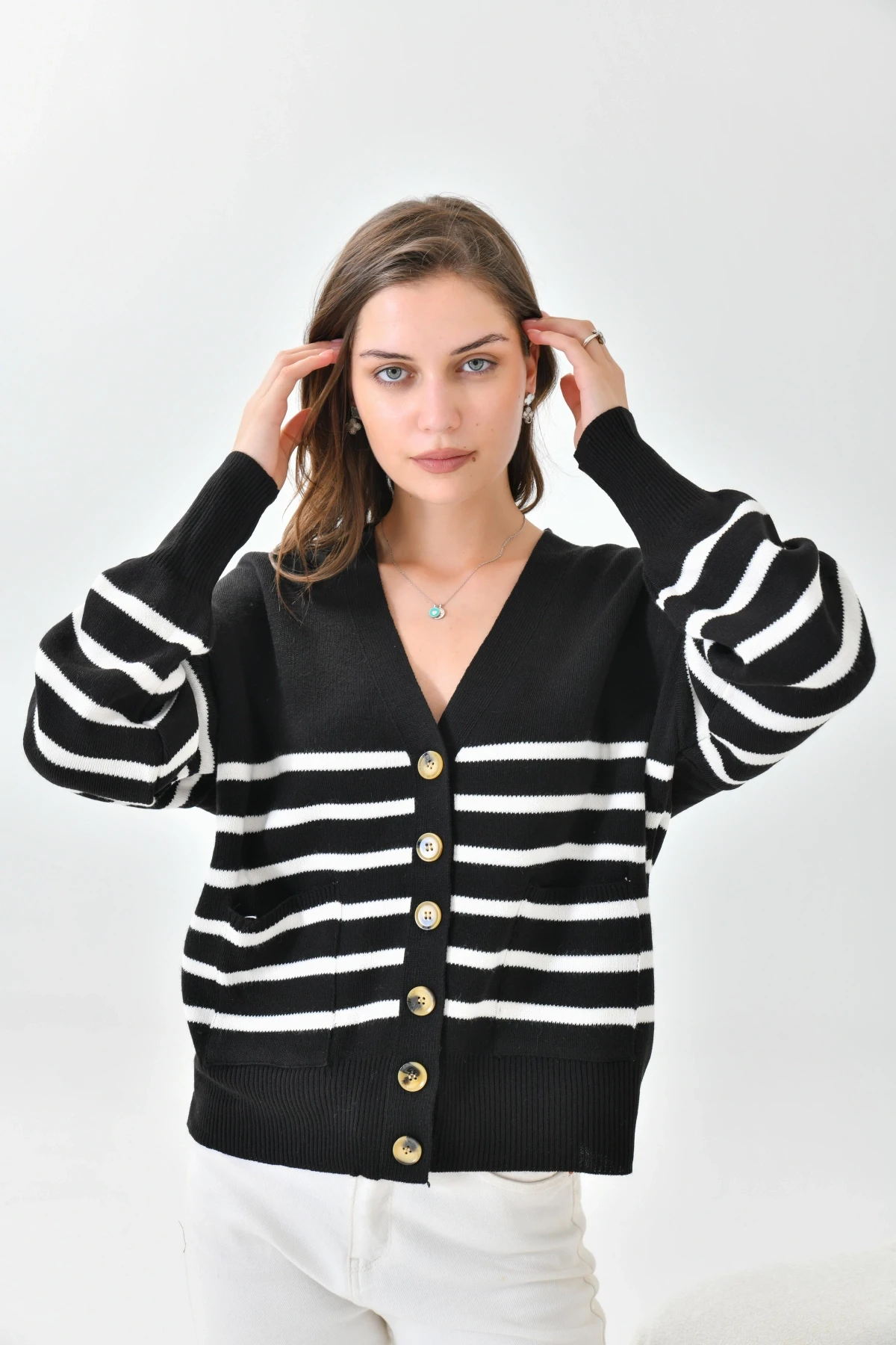 Siyah Çizgili Düğme Detaylı Oversize Triko Hırka