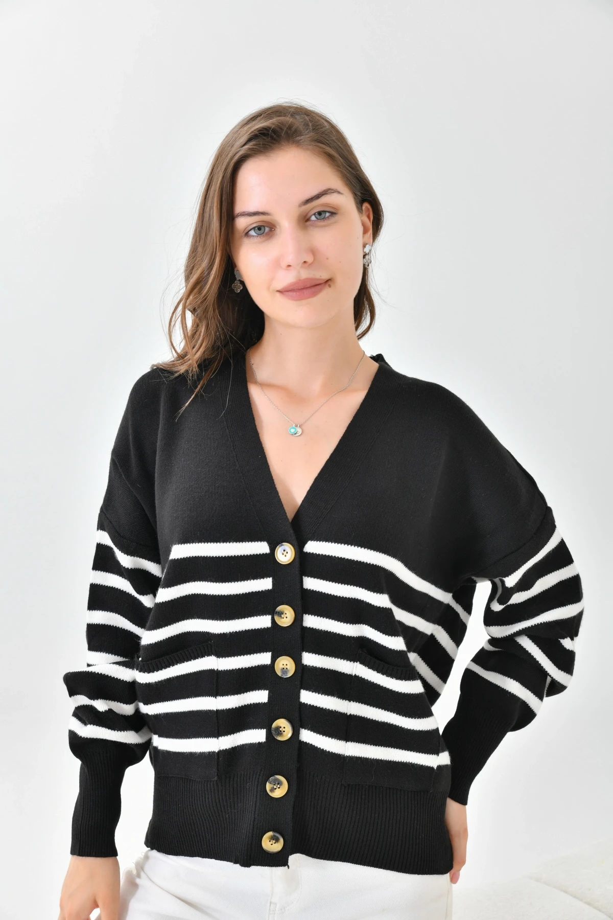 Siyah Çizgili Düğme Detaylı Oversize Triko Hırka