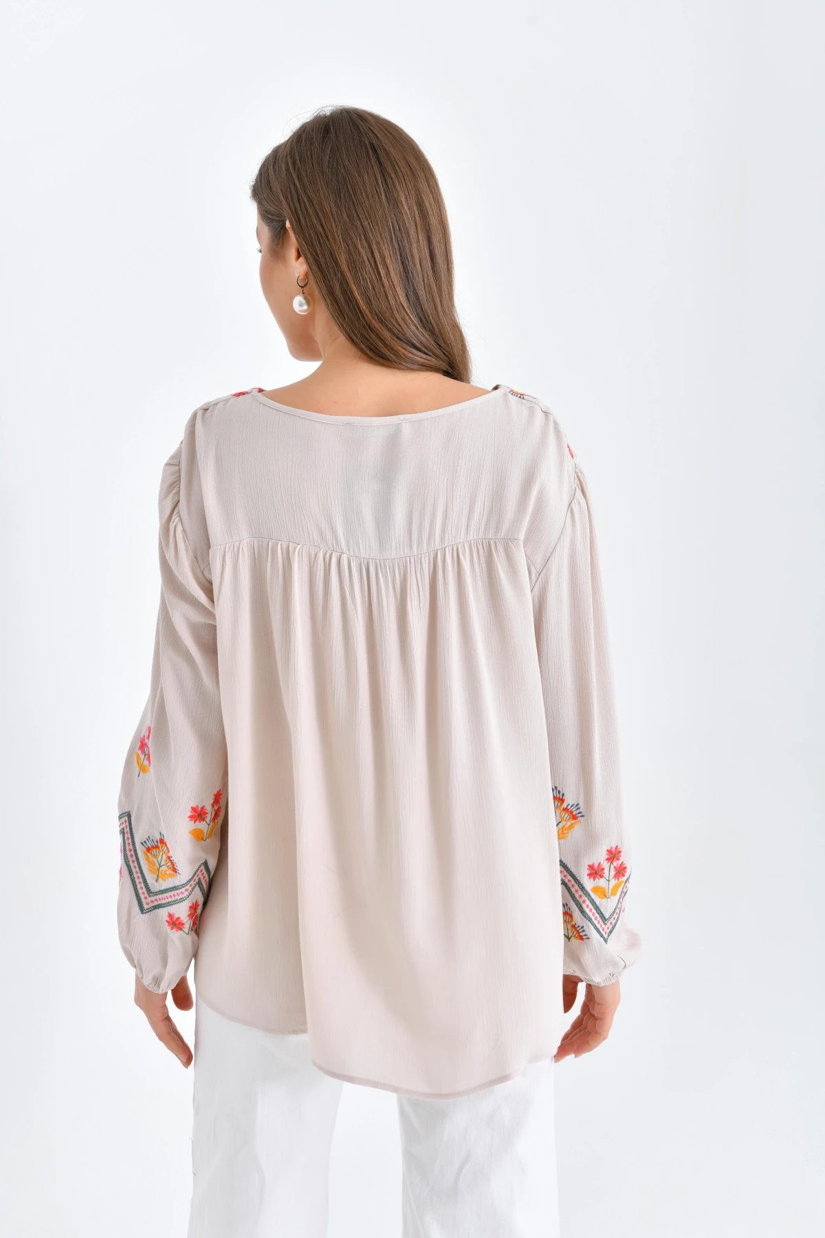 Kadın Uzun Kol V Yaka Nakış Detaylı Salaş Bluz