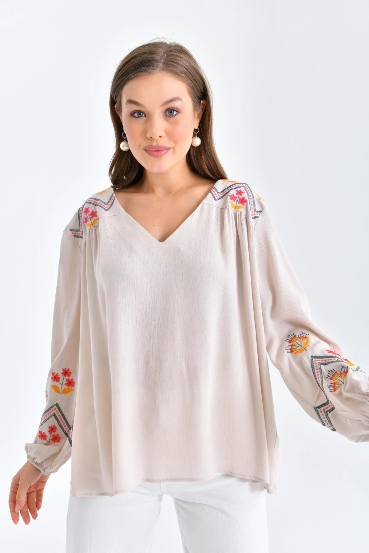 Kadın Uzun Kol V Yaka Nakış Detaylı Salaş Bluz