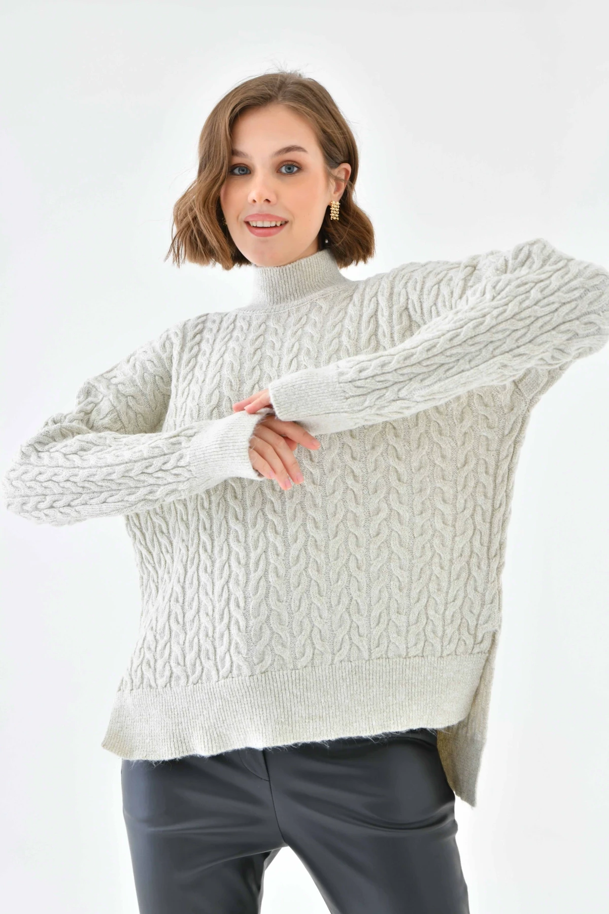 Kadın Yarım Balıkçı Yırtmaçlı Salaş Triko Kazak