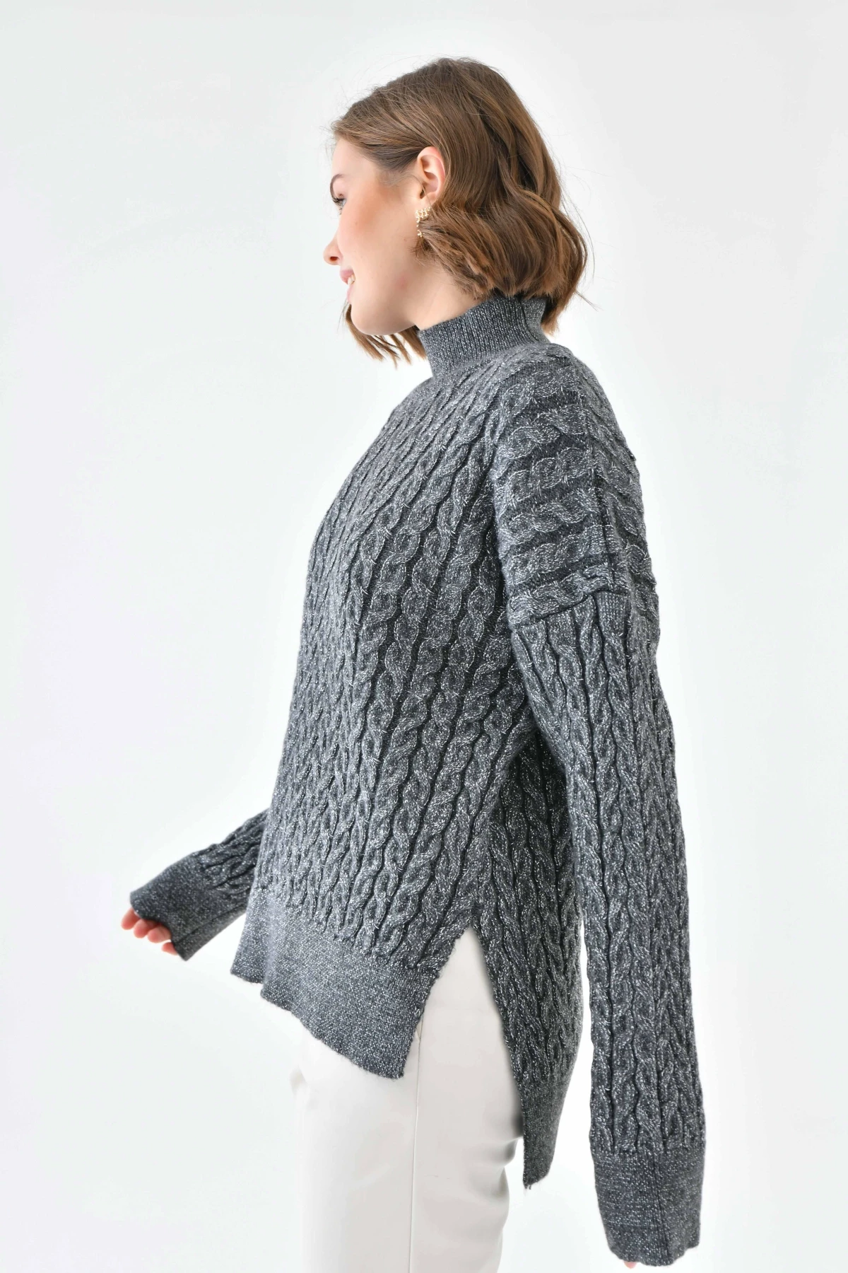 Kadın Yarım Balıkçı Yırtmaçlı Salaş Triko Kazak