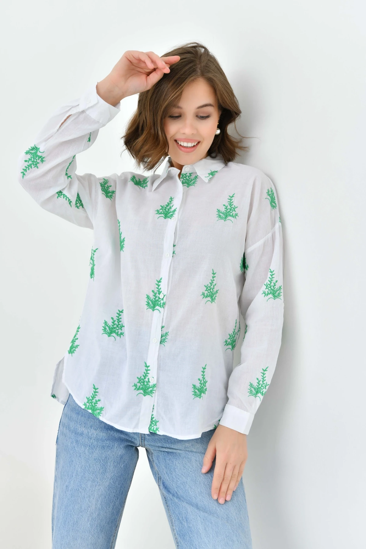 Kadın Yeşil Çiçek Nakış işlemeli İnce pamuk gömlek