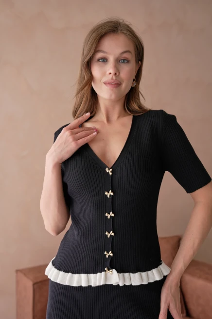 Aksesuar Detaylı Eteği Fırfırlı Bluz Etek İkili Triko Takım