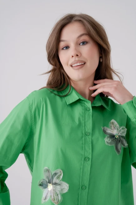 Gömlek Yaka Düğme Detaylı Aplikeli Dokuma Gömlek