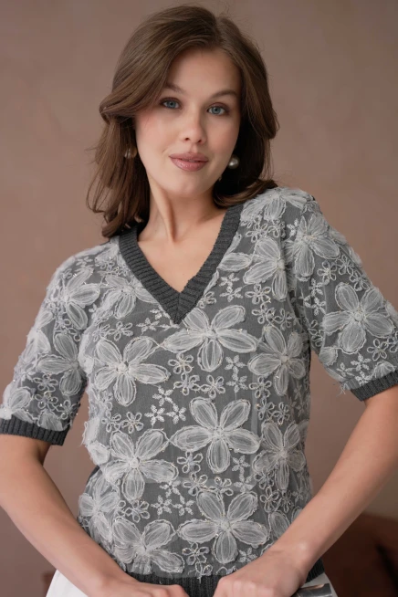 V Yaka Tül Detay Triko Kazak