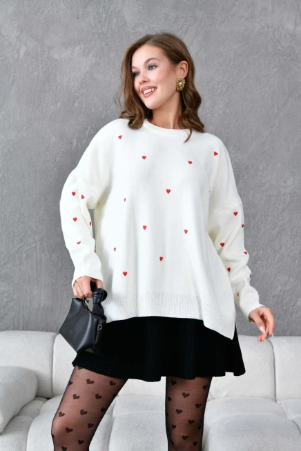 Kadın Bisiklet Yaka Kalp İşlemeli Yırtmaçlı Salaş Triko Kazak