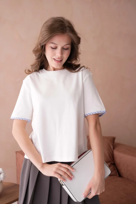 Bisiklet Yaka Sırtı 3 Fiyonk Detaylı T-Shirt