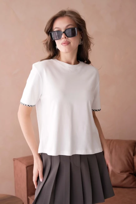 Bisiklet Yaka Sırtı 3 Fiyonk Detaylı T-Shirt