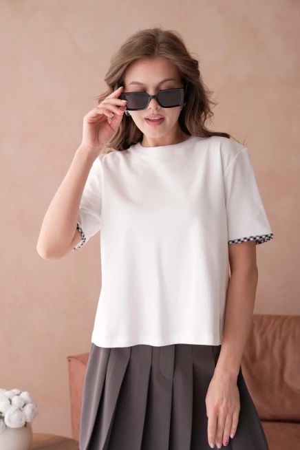 Bisiklet Yaka Sırtı 3 Fiyonk Detaylı T-Shirt