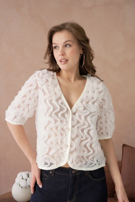 Fır Fır Detay Düğmeli Full Tül Bluz