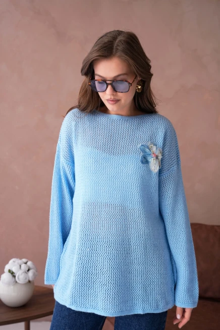 Kayık Yaka Dokulu Aplikeli Uzun Kol Kazak