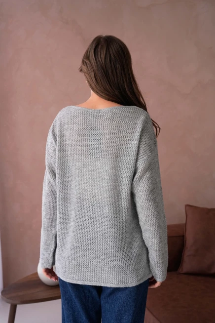 Kayık Yaka Dokulu Aplikeli Uzun Kol Kazak