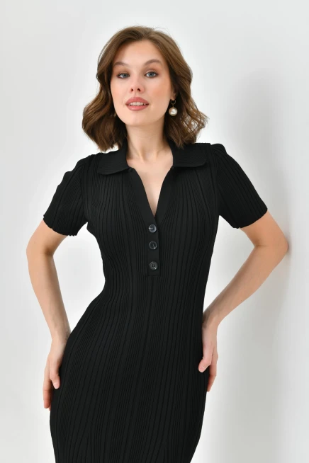 Polo Yaka Düğme Detaylı Uzun Triko Elbise