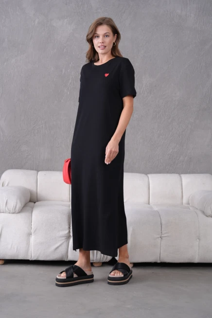 Nakış İşlemeli Kısa Kol Yırtmaçlı Yazlık Penye Elbise