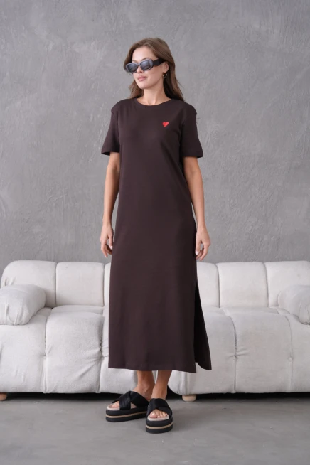 Nakış İşlemeli Kısa Kol Yırtmaçlı Yazlık Penye Elbise