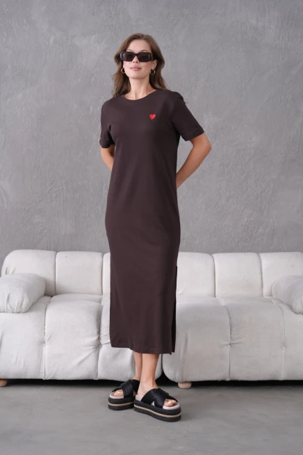 Nakış İşlemeli Kısa Kol Yırtmaçlı Yazlık Penye Elbise