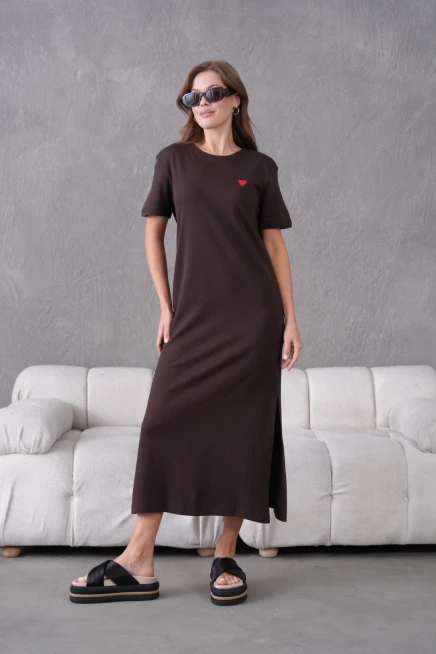 Nakış İşlemeli Kısa Kol Yırtmaçlı Yazlık Penye Elbise