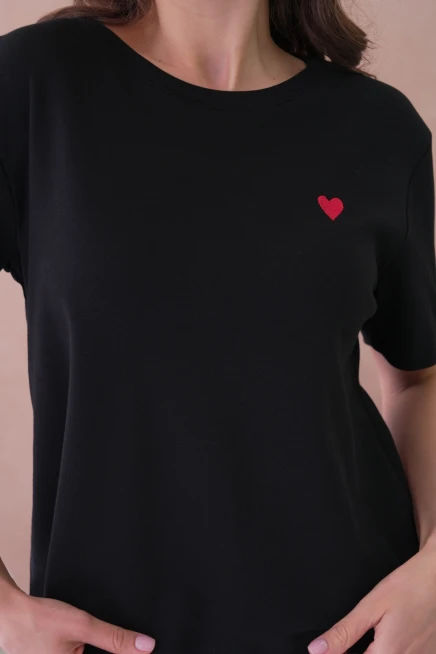 Bisiklet Yaka Kalp Nakışlı Basic T-Shirt