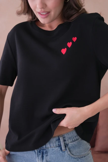 Kalp Nakışlı Basic T-Shirt