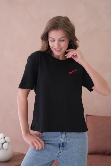 Kalp Nakışlı Basic T-Shirt