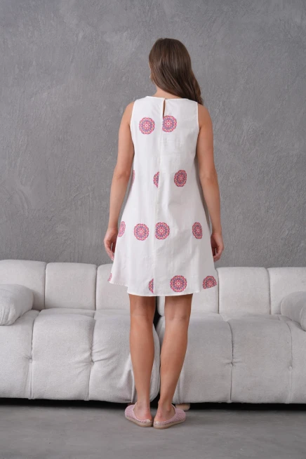 Nakış İşlemeli Kolsuz Yazlık Dokuma Çan Elbise