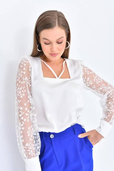 Kare Yaka Kolları Tül Detaylı Dokuma Bluz