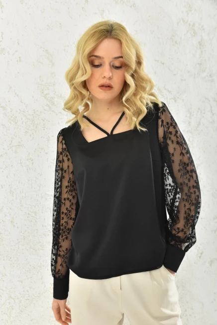 Kare Yaka Kolları Tül Detaylı Dokuma Bluz