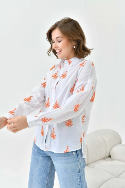 Çiçek Nakış İşlemeli İnce Pamuk Dokuma Gömlek