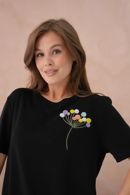 Nakış İşlemeli Kısa Kol Basic T-Shirt