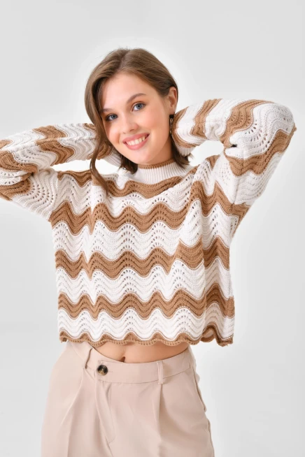Örgü Detaylı Dik Yaka Triko Kazak