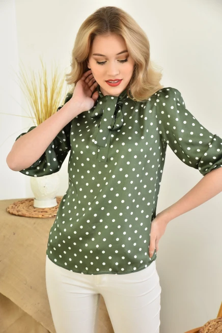 Uzun Kol Bağlama Detaylı Saten Bluz