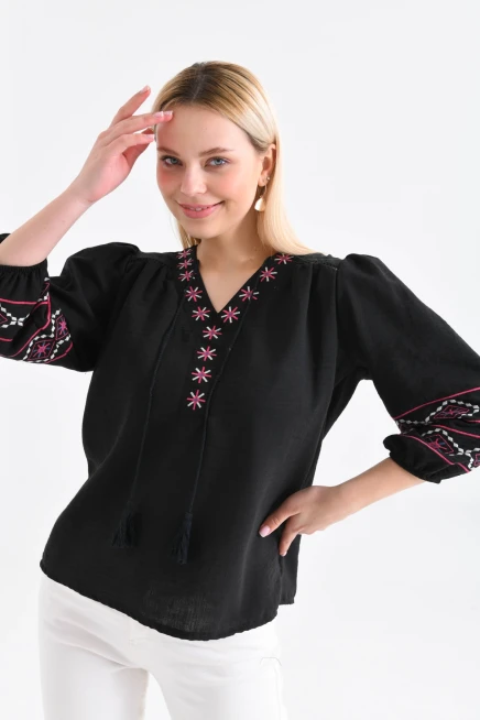 Kadın V Yaka Nakış Bağlama Detaylı Salaş Bluz