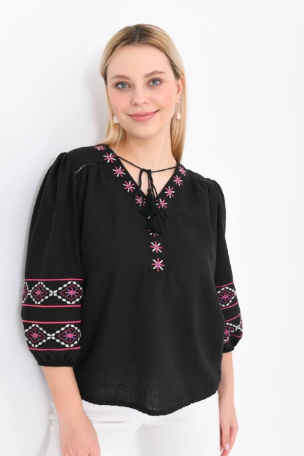 Kadın V Yaka Nakış Bağlama Detaylı Salaş Bluz