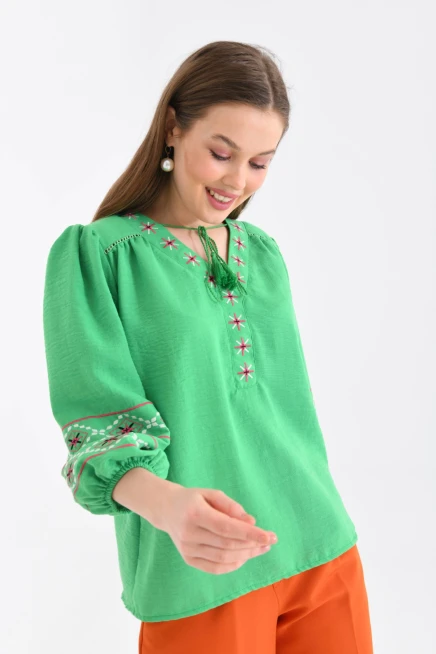 Kadın V Yaka Nakış Bağlama Detaylı Salaş Bluz