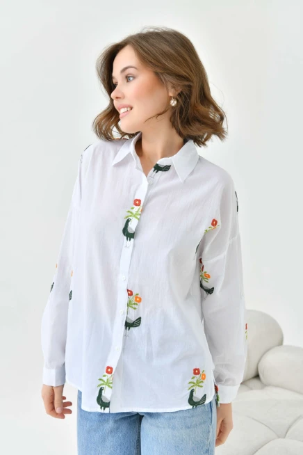 Çiçek Nakış Detaylı Gömlek