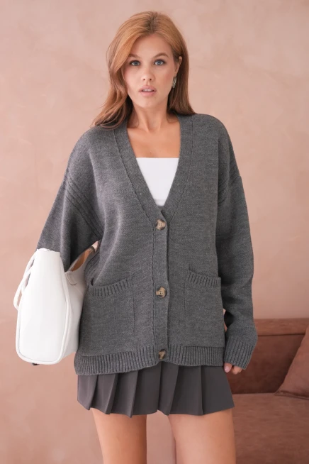 Kadın Açık Yaka Düğme Detay Çizgili Oversize Triko Kazak