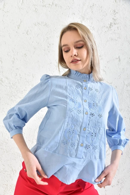 Kadın Bebe Mavi Yakası Fırfırlı Düğme Detaylı Nakış İşlemeli Bluz