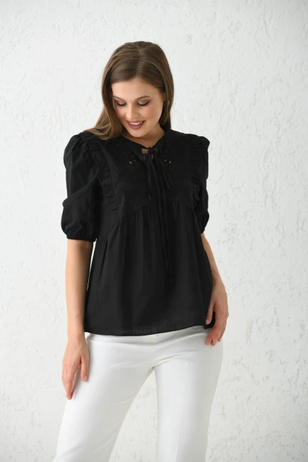 Nakış Detylı Volanlı Dokuma Yazlık Bluz