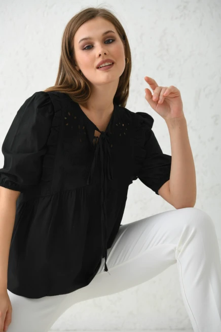 Nakış Detylı Volanlı Dokuma Yazlık Bluz