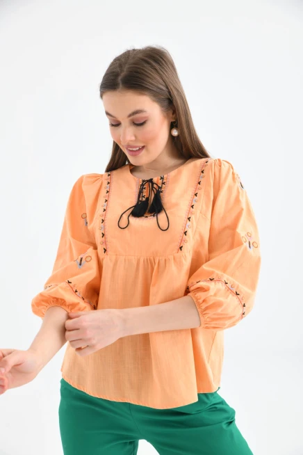 Nakış Detaylı Dokuma Bluz