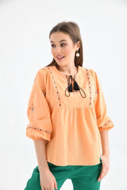 Nakış Detaylı Dokuma Bluz