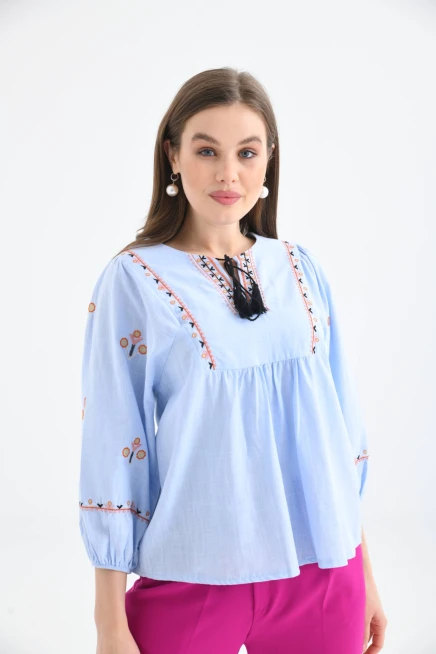 Nakış Detaylı Dokuma Bluz