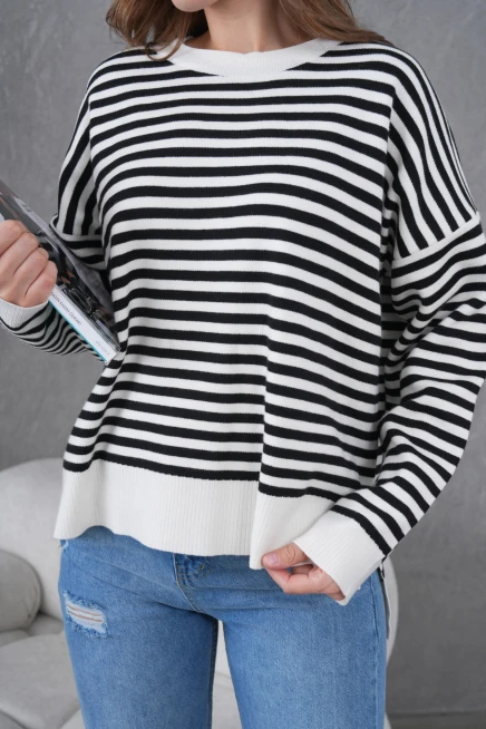 Kadın Bisiklet Yaka Nakış Detay Yırtmaçlı Oversize Çizgili Triko Kazak