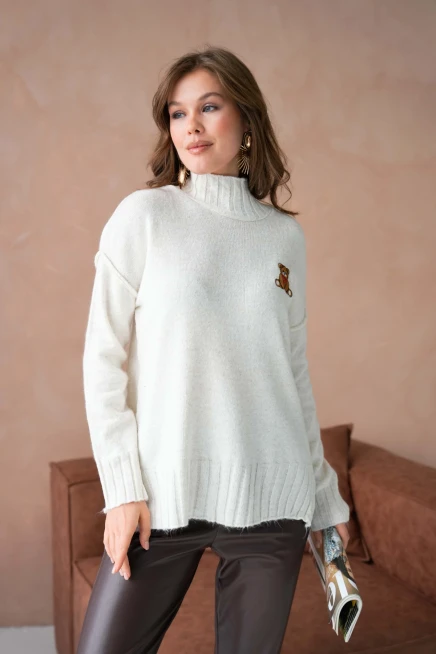 Kadın Dik Yaka Nakış Detay Yırtmaçlı Triko Kazak