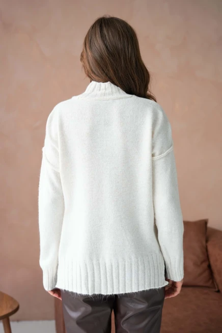 Kadın Dik Yaka Nakış Detay Yırtmaçlı Triko Kazak