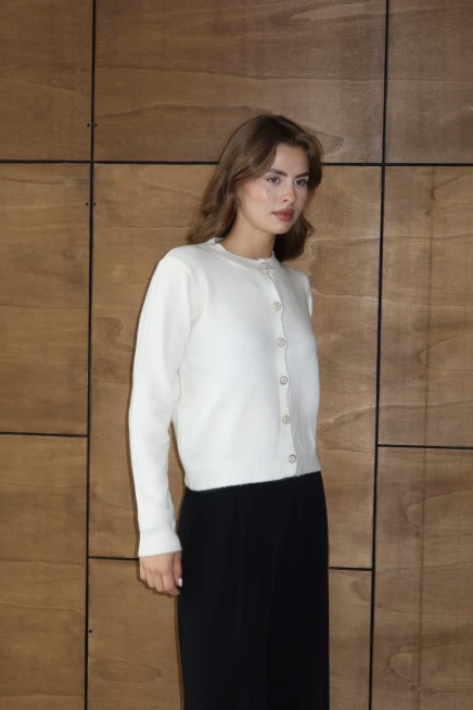 Kadın Kemik İnci Düğmeli Yumuşak Dokulu Bisiklet Yaka Triko Hırka