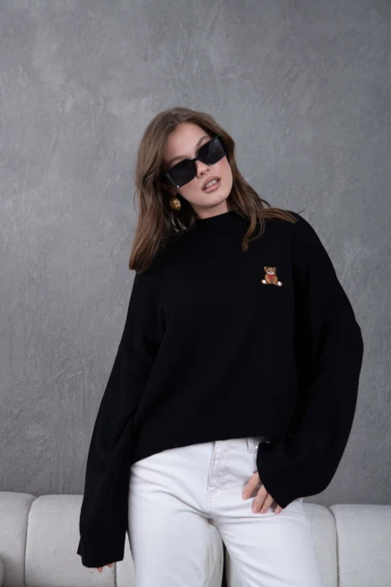 Kadın Siyah Dik Yaka Oversize Nakışlı Triko Kazak