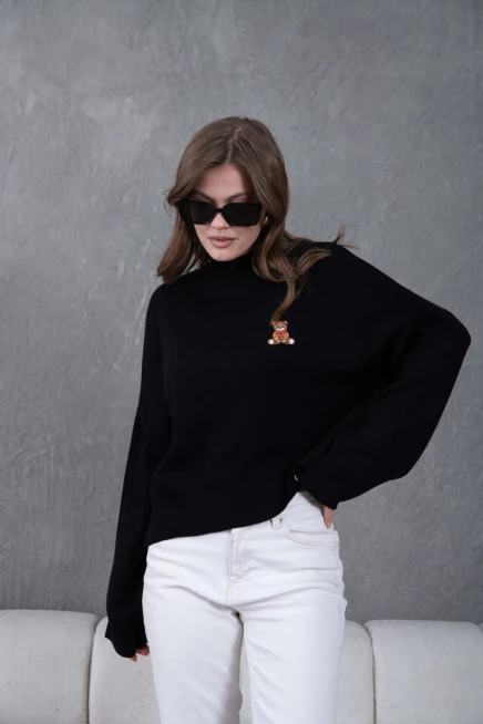 Kadın Siyah Dik Yaka Oversize Nakışlı Triko Kazak
